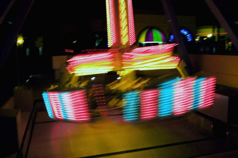 无人,游乐园,横图,室外,夜晚,正面,度假,游戏,美景,城市风光,城市,夜景,游乐场,美国,阴影,朦胧,模糊,光线,影子,景观,灯光,玩,娱乐,享受,休闲,旋转木马,景色,放松,游乐设施,活动,北美,北美洲,发泄,消遣,智力,加利福尼亚,木马,美洲,加州,圣地亚哥,加利福尼亚州,金州,黄金州,圣地牙哥,圣迭戈,北亚美利加洲,亚美利加洲,宣泄,乐园,游艺设施,玩耍,嬉戏,彩图