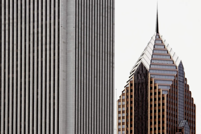 无人,高楼大厦,横图,室外,特写,白天,仰视,旅游,度假,办公楼,标志建筑,城市,大厦,地标,建筑,摩天大楼,写字楼,美国,阴影,光线,影子,娱乐,建设,阳光,楼宇,享受,休闲,旅游胜地,商务楼,放松,北美,北美洲,美洲,伊利诺斯州,芝加哥,世界屠猪城,巨肩之城,劳动之城,伊利诺伊,伊利诺伊州,伊利诺州,怡安中心,芝加哥市,芝城,林肯之地,北亚美利加洲,亚美利加洲,彩图,低角度拍摄,大楼,高层建筑,高楼,摩天楼