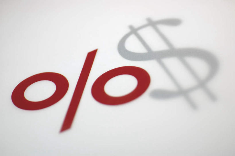 无人,横图,室内,特写,白天,正面,钱,美元,数码,科技,阴影,网络,标志,符号,钱币,文字,字符,字母,高光,几何,计算机图形,美金,合成,标识,红色,灰色,百分号,钞票,金融,纸币,经济,百分比,电脑合成图,数码合成图,合成图,美圆,百分率,比例,流通,纸钞,贸易,写实,具体,具象,货币,现金,彩图,百分数,比率,分数值