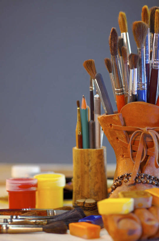 无人,竖图,室内,特写,白天,正面,绘画,静物,笔筒,许多,阴影,朦胧,模糊,艺术,反射,笔,影子,办公用品,很多,文具,画笔,容器,学习用品,器皿,摄影,影棚,储藏,颜料,文具用品,美术,储存,插笔器具,文房用具,彩图,影棚拍摄,拍摄,贮存