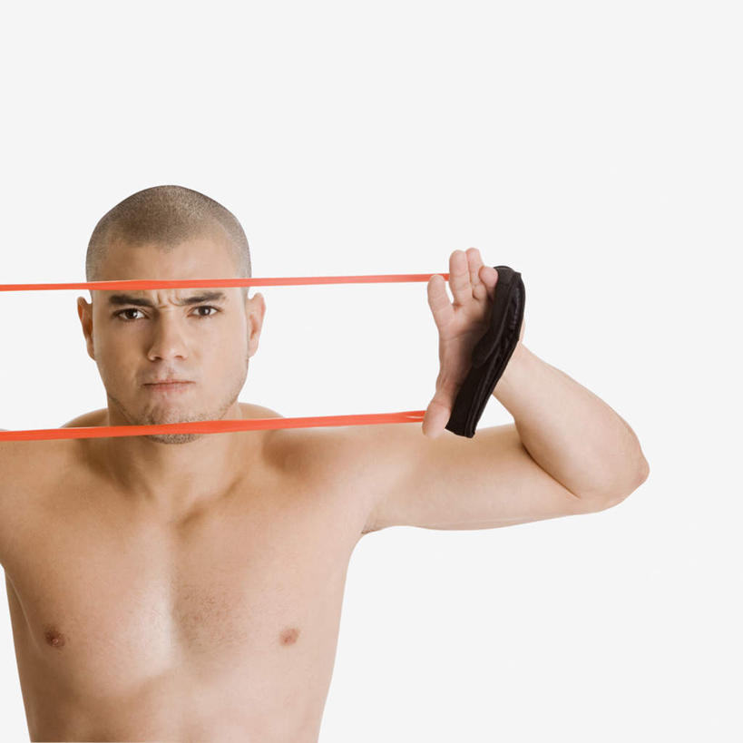 西方人,脸,头,脸颊,手,秃头,一个人,站,方图,室内,特写,白天,白色背景,正面,锻炼,运动,欧洲,欧洲人,仅一个男性,仅一个人,握,拿,拿着,注视,运动器械,裸露,肩膀,仅一个年轻男性,一个,观察,看,站着,手部,健身器械,握着,摄影,影棚,单个,观看,单手,察看,关注,裸,健身器材,阻力带,体育,男人,男性,年轻男性,白种人,头部,光头,无发,脸部,脸蛋,面部,站立,半身,彩图,影棚拍摄,健身,拍摄,运动器材