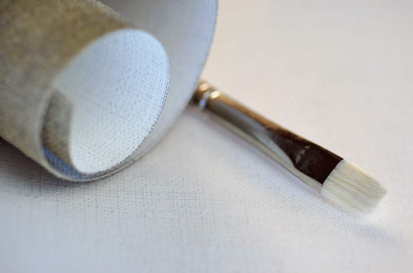 无人,横图,俯视,室内,特写,白天,白色背景,静物,阴影,花纹,朦胧,模糊,环绕,围绕,反射,笔,布,图案,影子,办公用品,布纹,环抱,文具,画笔,学习用品,摄影,影棚,布匹,文具用品,一支,画布,萦绕,彩图,高角度拍摄,影棚拍摄,拍摄