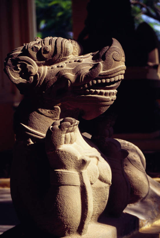 无人,竖图,室外,白天,正面,旅游,度假,名胜古迹,植物,标志建筑,地标,建筑,雕塑,越南,亚洲,遗迹,艺术,装饰,雕刻,雕像,古迹,文物,娱乐,建设,古建筑,石雕,树,树木,绿色,自然,工艺品,享受,休闲,旅游胜地,放松,东南亚,生长,成长,纪念,美术,主题,陈列,古文明,越南社会主义共和国,功能,美学,岘港市,彩图