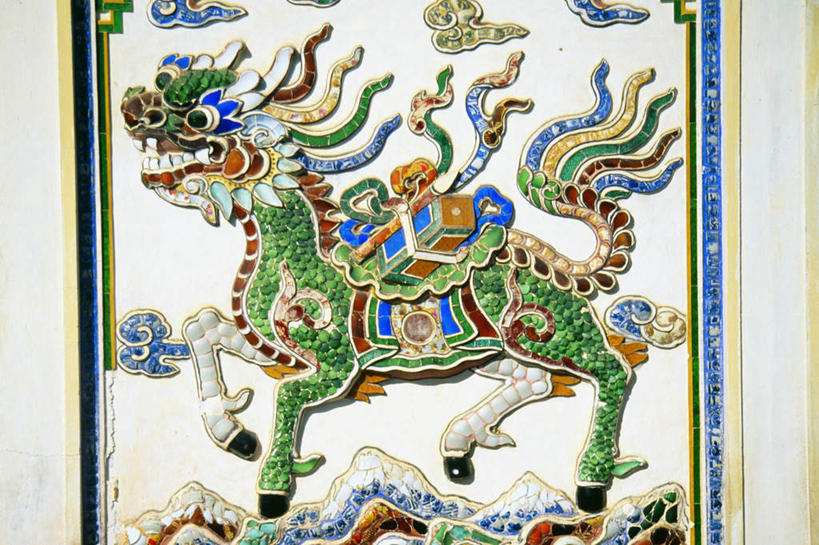 无人,寺庙,横图,室外,特写,白天,正面,旅游,度假,绘画,成功,名胜古迹,标志建筑,地标,建筑,马,野生动物,越南,亚洲,节日,遗迹,艺术,装饰,龙,墙,古迹,文化,文物,娱乐,建设,古建筑,壁画,墙壁,墙面,动物,庙宇,祈祷,享受,休闲,健康,旅游胜地,放松,许愿,运输,宗教,东南亚,佛教,牲畜,信仰,纪念,华丽,修饰,祈求,点缀,高贵,图腾,传说,古文明,首府,越南社会主义共和国,芽庄,衬托,美观,雅致,雅观,祥瑞,灵兽,权势,尊荣,释教,庆和省,平安,幸运,画画,彩图,庙,寺