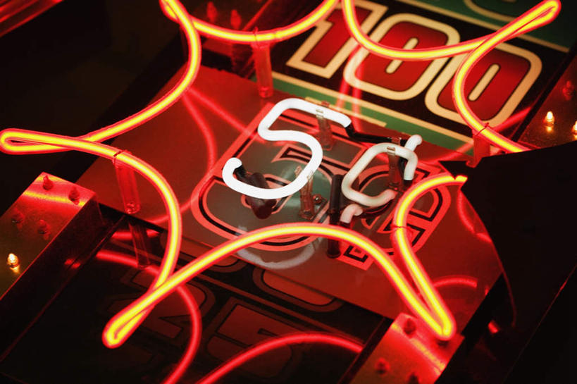 无人,横图,彩色,室内,特写,夜晚,正面,度假,游戏,赌博,贪欲,竞争,美景,城市风光,城市,霓虹灯,美国,阴影,光线,英文,标志,文字,影子,字符,字母,景观,灯光,七彩,玩,娱乐,光源,标识,霓虹,刺激,灯,享受,休闲,景色,放松,赌场,活动,英文字母,北美,北美洲,照明设备,发泄,消遣,智力,赌博机,赌具,老虎机,美洲,博彩,内华达州,拉斯维加斯,投机,侥幸,欲望,氖灯,北亚美利加洲,亚美利加洲,宣泄,内华达,北美艾灌木丛州,产银之州,银山州,银之州,赌城,柏青嫂,拉斯韦加斯,玩耍,嬉戏,彩图,胜负,输赢,娱乐场