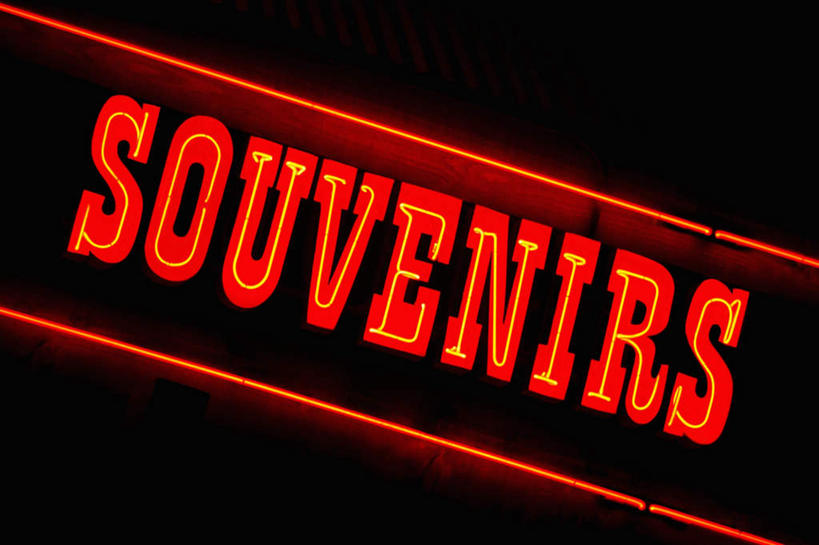 无人,横图,彩色,室外,特写,夜晚,仰视,度假,美景,城市风光,城市,霓虹灯,夜景,美国,阴影,光线,英文,标志,文字,影子,字符,字母,景观,灯光,七彩,娱乐,光源,标识,霓虹,灯,红色,享受,休闲,景色,放松,英文字母,北美,北美洲,照明设备,美洲,内华达州,拉斯维加斯,氖灯,北亚美利加洲,亚美利加洲,内华达,北美艾灌木丛州,产银之州,银山州,银之州,赌城,拉斯韦加斯,彩图,低角度拍摄