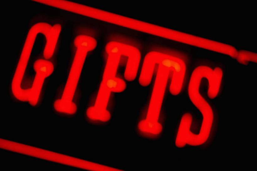 无人,横图,彩色,室外,特写,夜晚,仰视,度假,美景,城市风光,城市,霓虹灯,夜景,美国,阴影,光线,英文,标志,文字,影子,字符,字母,景观,灯光,七彩,娱乐,光源,标识,霓虹,灯,红色,享受,休闲,景色,放松,英文字母,北美,北美洲,照明设备,美洲,内华达州,拉斯维加斯,氖灯,北亚美利加洲,亚美利加洲,内华达,北美艾灌木丛州,产银之州,银山州,银之州,赌城,拉斯韦加斯,彩图,低角度拍摄