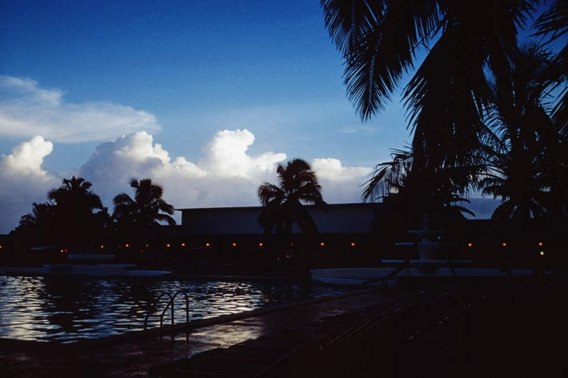 无人,体育馆,游泳池,横图,室外,白天,正面,旅游,度假,美景,水,植物,喷泉,棕榈树,叶子,飞溅,溅,液体,景观,水池,水滴,水面,云,云朵,绿叶,背光,云彩,文化,娱乐,泳池,水珠,树,树木,蓝色,绿色,白云,蓝天,天空,自然,天,品味,享受,休闲,嫩叶,景色,南美,放松,生长,晴朗,成长,游泳馆,南美洲,西印度群岛,拉丁美洲,喷洒,自然风光,美洲,水景,逆光,棕榈叶,亚美利加洲,美观,南亚美利加洲,设计,叶,叶片,晴空,彩图,大巴哈马岛,巴哈马群岛