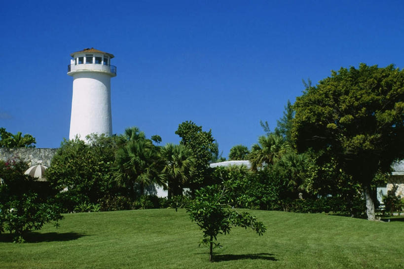 无人,横图,室外,白天,正面,旅游,度假,草地,草坪,美景,植物,道路,阴影,光线,信息,影子,景观,灯塔,交通,方向,娱乐,草,树,树木,蓝色,绿色,蓝天,天空,阳光,自然,天,享受,休闲,景色,南美,放松,生长,晴朗,成长,引导,指引,南美洲,西印度群岛,拉丁美洲,自然风光,美洲,万里无云,亚美利加洲,南亚美利加洲,航标,晴空,晴空万里,彩图,大巴哈马岛,导航,巴哈马群岛