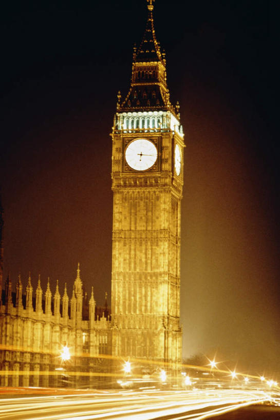 无人,家,竖图,室外,夜晚,长时间曝光,仰视,旅游,度假,名胜古迹,标志建筑,地标,建筑,路灯,汽车,照明,英国,欧洲,伦敦,阴影,朦胧,模糊,遗迹,时间,光线,时钟,影子,房屋,屋子,公寓,钟楼,灯光,首都,计时,古迹,文物,娱乐,建设,古建筑,洋房,楼房,大本钟,大笨钟,住宅,车,灯,钟表,交通工具,轿车,享受,休闲,表,旅游胜地,放松,照亮,照明设备,西欧,载具,大不列颠,曝光,古文明,大不列颠及北爱尔兰联合王国,塔钟,大不列颠联合王国,日不落英帝国,雾都,威斯敏斯特宫报时钟,伊丽莎白塔,钟,彩图,低角度拍摄,房子