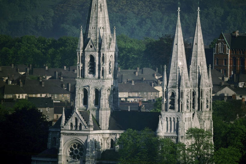 无人,家,教堂,横图,俯视,室外,白天,旅游,度假,树林,植物,标志建筑,地标,建筑,爱尔兰,欧洲,节日,房屋,屋子,公寓,文化,娱乐,建设,洋房,楼房,住宅,树,树木,绿色,自然,祈祷,享受,休闲,健康,旅游胜地,放松,许愿,宗教,信仰,生长,成长,纪念,祈求,基督教,西欧,天主教,信念,爱尔兰共和国,科克郡,平安,彩图,高角度拍摄,房子,大教堂,礼拜堂