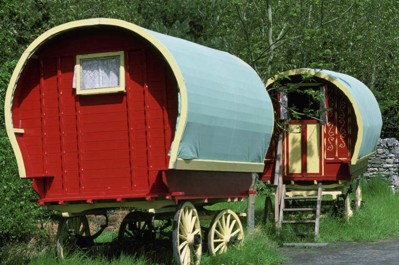 无人,横图,室外,白天,正面,旅游,度假,草地,草坪,美景,植物,道路,路,爱尔兰,欧洲,两辆,景观,小路,交通,娱乐,车,草,树,树木,绿色,自然,手推车,交通工具,享受,休闲,景色,放松,生长,成长,西欧,自然风光,载具,爱尔兰共和国,彩图