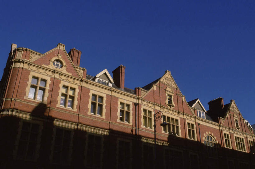 无人,家,横图,室外,白天,仰视,度假,美景,窗户,城市风光,城市,爱尔兰,欧洲,阴影,光线,影子,房屋,墙,屋子,景观,公寓,首都,娱乐,洋房,楼房,玻璃窗,墙壁,墙面,住宅,蓝色,蓝天,天空,阳光,天,享受,休闲,景色,放松,晴朗,西欧,万里无云,爱尔兰共和国,都柏林,晴空,晴空万里,彩图,低角度拍摄,房子