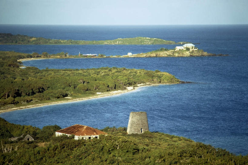 无人,家,横图,室外,白天,正面,旅游,度假,海浪,海洋,美景,树林,植物,加勒比海,阴影,光线,影子,房屋,屋子,景观,浪花,水平线,公寓,辽阔,海平线,娱乐,洋房,楼房,住宅,树,树木,蓝色,绿色,蓝天,天空,阳光,自然,海水,天,享受,休闲,广阔,景色,南美,放松,生长,晴朗,成长,一望无际,南美洲,拉丁美洲,自然风光,美洲,海景,万里无云,维京群岛,亚美利加洲,南亚美利加洲,处女群岛,美属处女群岛,美属维尔京群岛,维尔京群岛,无边无际,一马平川,美属维京群岛,圣克罗伊岛,大海,风浪,海,海水的波动,近岸浪,涌浪,晴空,晴空万里,彩图,房子,水天相接,水天一线