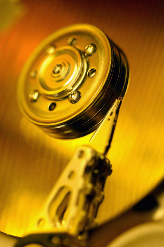 无人,竖图,俯视,室内,特写,白天,数据,静物,金属制品,阴影,朦胧,模糊,反射,信息,金属,影子,存储介质,金色,摄影,影棚,硬盘,存储,硬盘驱动器,彩图,高角度拍摄,影棚拍摄,拍摄