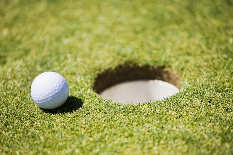 无人,横图,俯视,室外,特写,白天,草地,草坪,美景,植物,阴影,朦胧,模糊,光线,球洞,影子,景观,球场,高尔夫球场,草,绿色,阳光,自然,景色,高尔夫球洞,自然风光,绿茵场,彩图,高角度拍摄