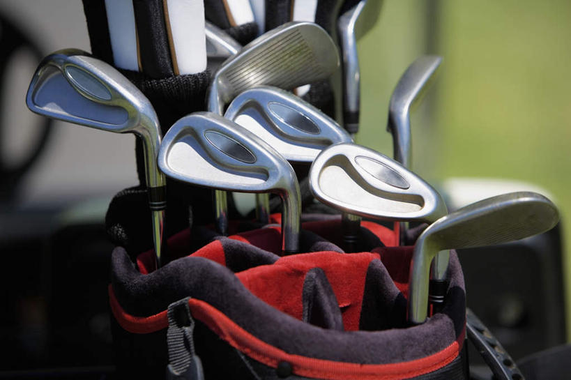 无人,横图,室外,特写,白天,正面,静物,许多,阴影,朦胧,模糊,光线,高尔夫,高尔夫球,影子,球场,高尔夫球场,排列,阳光,高尔夫球杆,绿茵场,高尔夫运动,高尔夫球具,高尔夫球杆包,高尔夫拉杆箱,高尔夫拉杆包,摆列,彩图,布列,分列