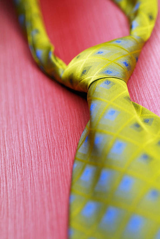 无人,竖图,俯视,室内,特写,白天,静物,阴影,朦胧,模糊,反射,圆形,影子,斑点,领带,一个,黄色,单个,象征,庄重,身份,正式,地位,彩图,高角度拍摄