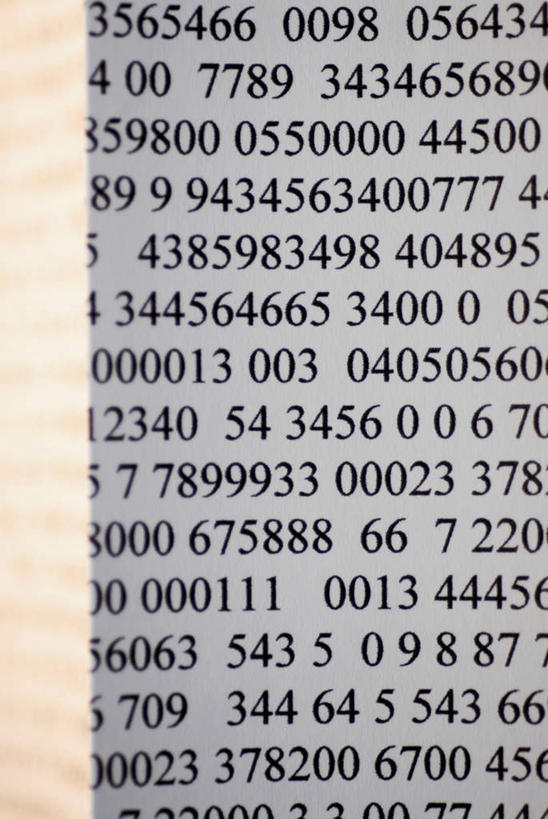 无人,竖图,俯视,室内,特写,白天,技术,数码,静物,一张,朦胧,模糊,二进制,标志,材料,档案,数字,文件,文字,纸,字符,标识,手稿,资料,阿拉伯数字,证明,文档,计算机系统,数制,彩图,高角度拍摄