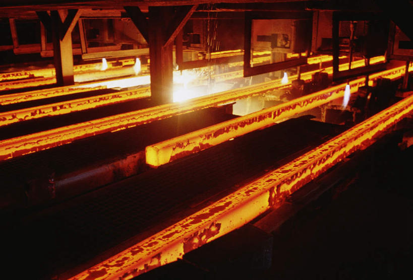 无人,工厂,横图,俯视,室内,白天,热情,火,金属制品,飞溅,溅,钢铁,金属,火花,火焰,背光,燃烧,喷洒,逆光,彩图,高角度拍摄,工地,制造厂