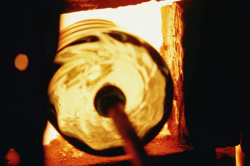 无人,工厂,横图,室内,特写,白天,正面,热情,石头,火,金属制品,朦胧,模糊,融化,金属,火焰,石子,燃烧,熔化,溶化,熔解,消溶,石块,岩石,彩图,工地,制造厂