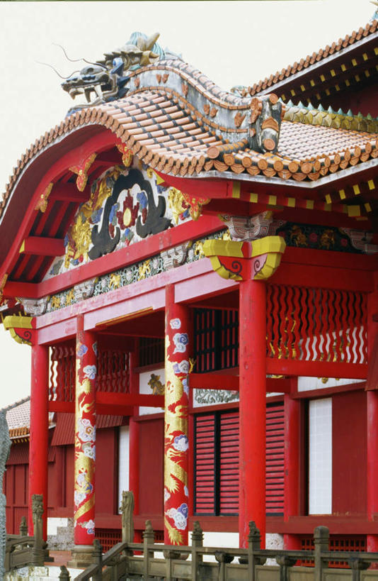 无人,家,竖图,室外,白天,仰视,旅游,度假,名胜古迹,别墅,标志建筑,地标,建筑,日本,亚洲,遗迹,柱子,堡垒,城堡,房屋,墙,屋子,公寓,古迹,文物,娱乐,建设,冲绳,那霸,首里城,古建筑,洋房,楼房,墙壁,墙面,住宅,红色,享受,休闲,旅游胜地,放松,冲绳县,要塞,古文明,东亚,琉球群岛,日本国,九州地方,县厅,那霸市,设防,彩图,低角度拍摄,房子,首里