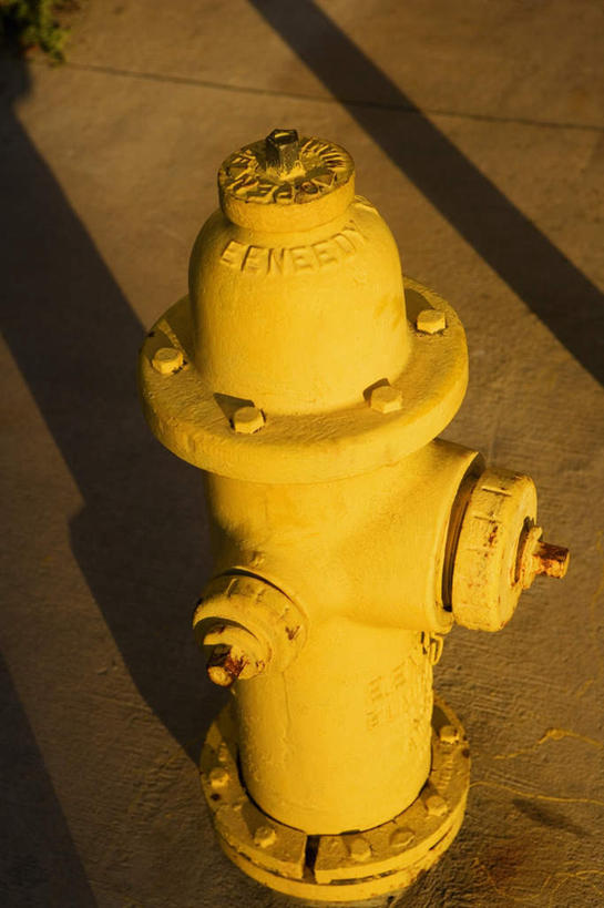 无人,竖图,俯视,室外,特写,白天,安全,消防栓,阴影,光线,影子,防护,地面,阳光,保护,消防,保险,灭火,保全,周全,安稳,安定,消防器材,平安,彩图,高角度拍摄