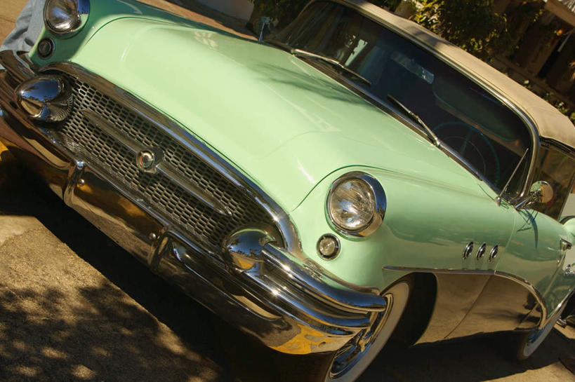 无人,横图,室外,白天,正面,窗户,汽车,古董车,照明,一辆,阴影,光线,影子,玻璃窗,车,灯,绿色,阳光,车窗,灯具,交通工具,照亮,照明设备,载具,老爷车,前照灯,前大灯,车前灯,彩图