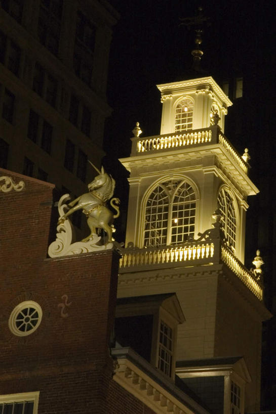 无人,教堂,竖图,室外,夜晚,仰视,度假,纯洁,美景,城市风光,城市,雕塑,美国,阴影,节日,艺术,装饰,光线,神兽,雕刻,雕像,影子,景观,灯光,文化,娱乐,工艺品,祈祷,享受,休闲,健康,景色,放松,许愿,宗教,信仰,纪念,祈求,美术,吉祥,北美,北美洲,基督教,象征,高贵,天主教,主题,美洲,陈列,信念,波士顿,独角兽,马萨诸塞州,麻州,麻省,首府,马萨诸塞,麻塞诸塞,老殖民地,海湾之州,美国雅典,豆豆城,宇宙的中心,山上的城,超验城,功能,美学,北亚美利加洲,亚美利加洲,灵兽,高傲,平安,彩图,低角度拍摄,大教堂,礼拜堂