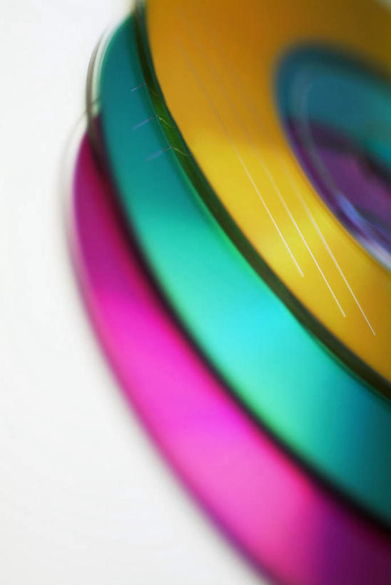 无人,竖图,俯视,室内,特写,白天,白色背景,数据,静物,阴影,朦胧,模糊,反射,信息,光盘,影子,塑料,光碟,存储介质,盒子,三个,粉色,黄色,绿色,容器,塑料制品,摄影,影棚,储藏,碟片,存储,CD光盘,储存,CD唱片,CD光碟,CD盒,光盘盒,彩图,高角度拍摄,影棚拍摄,拍摄,单片光盘盒,透明光盘盒,贮存