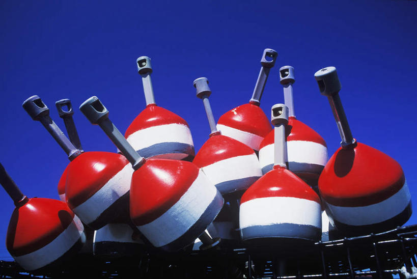 无人,横图,室外,特写,白天,仰视,一堆,许多,阴影,堆叠,堆积,光线,标志,影子,标识,蓝色,蓝天,天空,阳光,天,浮标,晴朗,堆,万里无云,航标,晴空,晴空万里,彩图,低角度拍摄,航行标志,助航标志