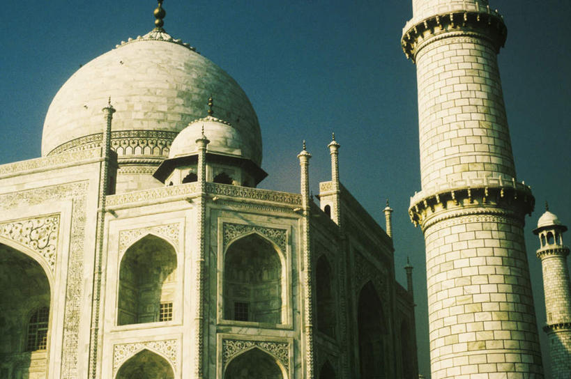 无人,横图,室外,白天,仰视,旅游,度假,名胜古迹,地标,泰姬陵,印度,亚洲,阴影,遗迹,光线,纹路,纹理,影子,墙,古迹,文物,娱乐,古建筑,墙壁,墙面,蓝色,蓝天,天空,阳光,天,享受,休闲,旅游胜地,放松,晴朗,陵墓,南亚,古文明,世界文化遗产,万里无云,肌理,泰姬.马哈尔陵,伊斯兰建筑,泰姬玛哈,世界七大奇迹,晴空,晴空万里,彩图,低角度拍摄,主绳,标志性建筑