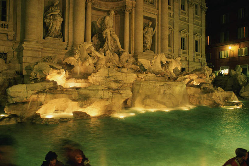 西方人,无人,站,坐,躺,横图,室外,夜晚,正面,旅游,度假,标志建筑,地标,建筑,喷泉,雕塑,意大利,欧洲,罗马,欧洲人,阴影,艺术,装饰,光线,雕刻,雕像,影子,景观,灯光,首都,许多人,注视,文化,娱乐,建设,石雕,工艺品,观察,看,品味,站着,一群人,享受,休闲,旅游胜地,放松,观看,纪念,美术,察看,关注,南欧,主题,水景,陈列,意大利共和国,许愿池,特莱维喷泉,少女喷泉,许愿泉,功能,美学,美观,卧着,男人,男性,女人,女性,中年男性,中年女性,白种人,设计,躺着,卧,站立,坐着,彩图,全身