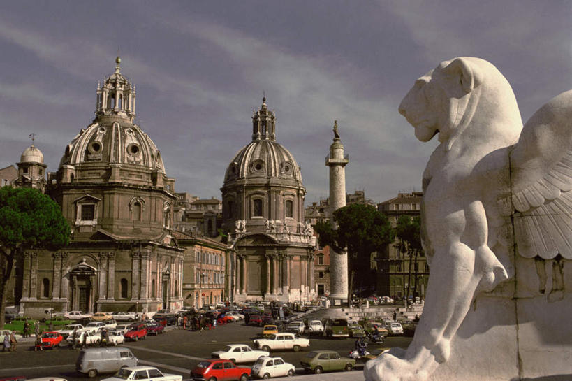 无人,教堂,横图,室外,白天,仰视,旅游,度假,植物,标志建筑,道路,地标,建筑,路,公路,汽车,雕塑,意大利,欧洲,许多,节日,艺术,装饰,雕刻,雕像,乌云,云,阴天,云朵,交通,云彩,文化,娱乐,建设,石雕,车,树,树木,绿色,天空,自然,工艺品,交通工具,轿车,天,祈祷,享受,休闲,健康,旅游胜地,放松,许愿,宗教,信仰,生长,成长,纪念,祈求,美术,昏暗,阴沉,拉齐奥,南欧,载具,主题,陈列,信念,意大利共和国,功能,美学,拉齐奥大区,平安,马路,彩图,低角度拍摄,大教堂,礼拜堂