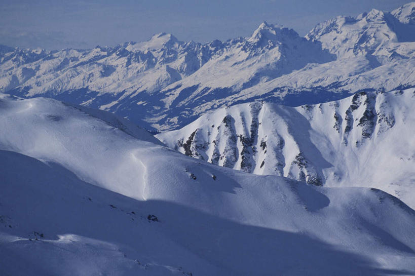 无人,横图,室外,白天,正面,旅游,度假,石头,美景,山,雪,雪山,大雪,瑞士,欧洲,阴影,光线,石子,影子,冰,积雪,景观,山顶,山峰,雪景,云,云朵,冬季,冬天,山峦,云彩,娱乐,蓝色,白云,蓝天,天空,阳光,自然,天,享受,休闲,景色,放松,寒冷,晴朗,冰冷,自然风光,中欧,严寒,瑞士联邦,冰凉,酷寒,凛冽,凛凛,极冷,格劳宾登州,颠峰,极峰,达沃斯,石块,岩石,晴空,彩图