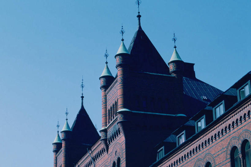 无人,博物馆,家,横图,室外,白天,仰视,旅游,度假,标志建筑,地标,建筑,瑞典,欧洲,阴影,研究,光线,影子,房屋,墙,屋子,公寓,首都,教育,娱乐,建设,洋房,楼房,墙壁,墙面,住宅,蓝色,蓝天,天空,阳光,天,享受,休闲,旅游胜地,放松,晴朗,展览,斯堪的纳维亚,欣赏,北欧,斯德哥尔摩,斯堪的那维亚,斯堪的那维亚半岛,斯堪的纳维亚半岛,陈列,万里无云,首府,瑞典王国,典藏,斯德哥尔摩省,晴空,晴空万里,彩图,低角度拍摄,房子