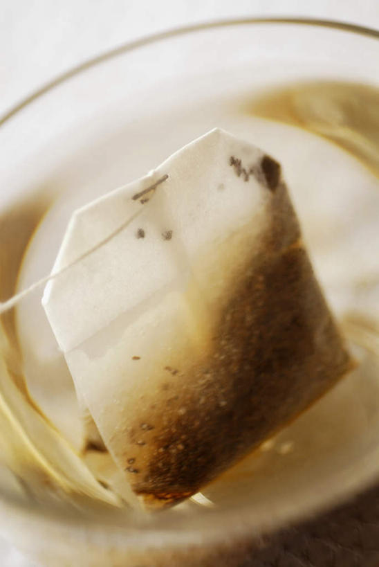 无人,竖图,俯视,室内,特写,白天,幸福,餐桌,茶,桌子,杯子,玻璃,阴影,朦胧,模糊,反射,影子,茶叶,一杯,娱乐,茶包,玻璃制品,一个,水杯,享受,休闲,温馨,放松,乐趣,单个,餐台,提神,舒适,袋泡茶,醒脑,茶杯,彩图,高角度拍摄