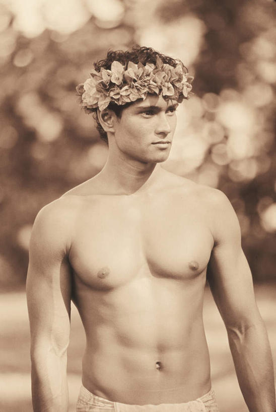 西方人,肌肉,健壮,一个人,站,竖图,室外,白天,正面,胜利,树林,植物,叶子,欧洲,欧洲人,仅一个男性,仅一个人,朦胧,模糊,绿叶,枝条,注视,裸露,树,树木,树枝,仅一个年轻男性,绿色,自然,观察,看,站着,健康,嫩叶,活力,力量,生长,成长,观看,青春,察看,强壮,象征,草本,关注,裸,桂冠,月桂叶,香叶,杰出,天竺桂,香桂叶,桂叶,虬枝,枝杈,月桂,男人,男性,年轻男性,白种人,叶,叶片,站立,半身,彩图