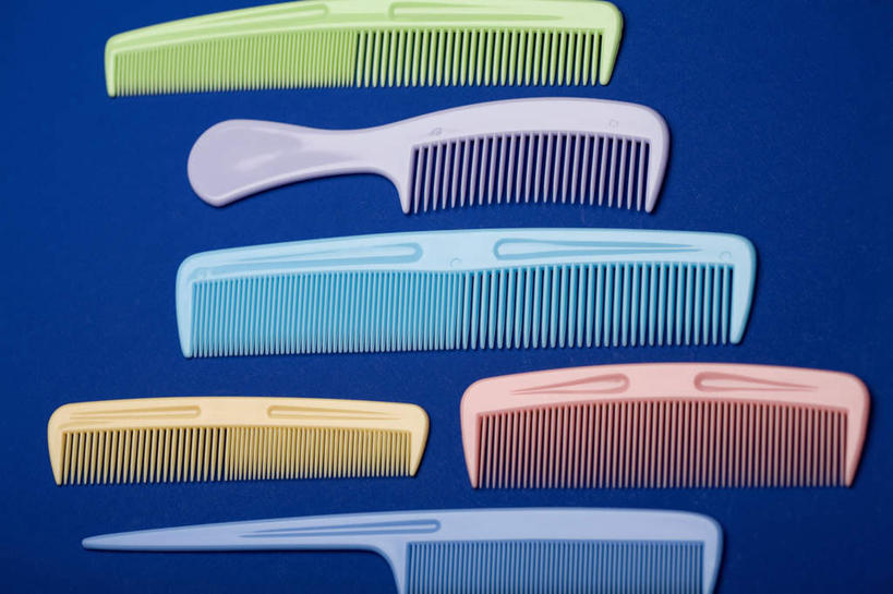 无人,横图,俯视,室内,特写,白天,静物,许多,阴影,蓝色背景,反射,影子,梳子,排列,日用品,摄影,影棚,美发用品,摆列,彩图,高角度拍摄,影棚拍摄,拍摄,布列,分列