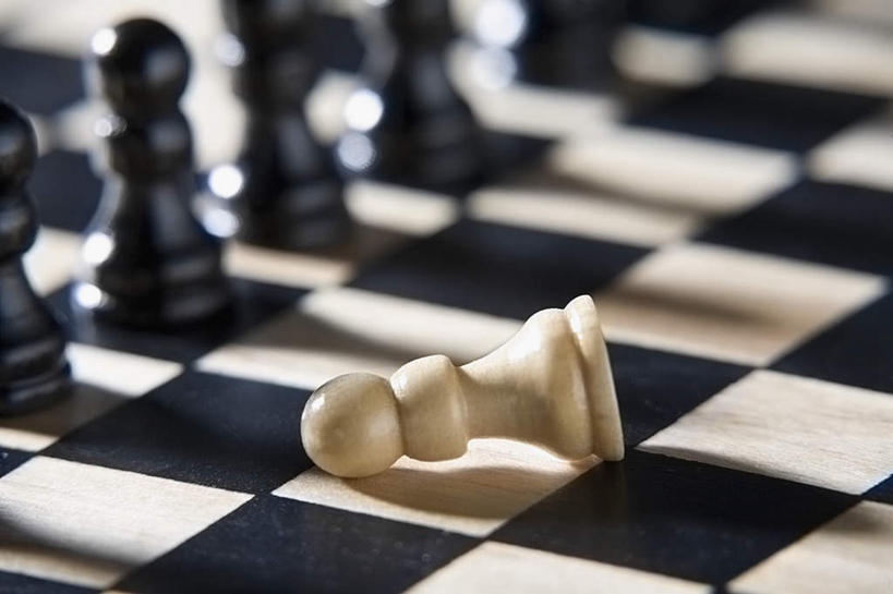 无人,横图,俯视,室内,特写,白天,游戏,快乐,比赛,竞争,静物,阴影,朦胧,模糊,反射,影子,玩,娱乐,象棋,休闲,棋子,棋盘,国际象棋,益智,活动,发泄,消遣,智力,宣泄,玩耍,嬉戏,彩图,高角度拍摄,兵,近卫军