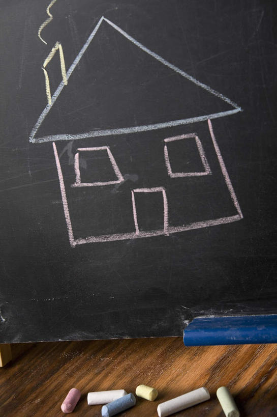 无人,家,竖图,俯视,室内,特写,白天,地板,静物,阴影,灰色背景,反射,笔,工具,影子,房屋,屋子,地面,楼房,木地板,住宅,粉笔,黑板擦,学习用品,黑板,教学,摄影,影棚,文具用品,耐磨,白垩,教学黑板,粉笔擦,彩图,高角度拍摄,影棚拍摄,拍摄,房子