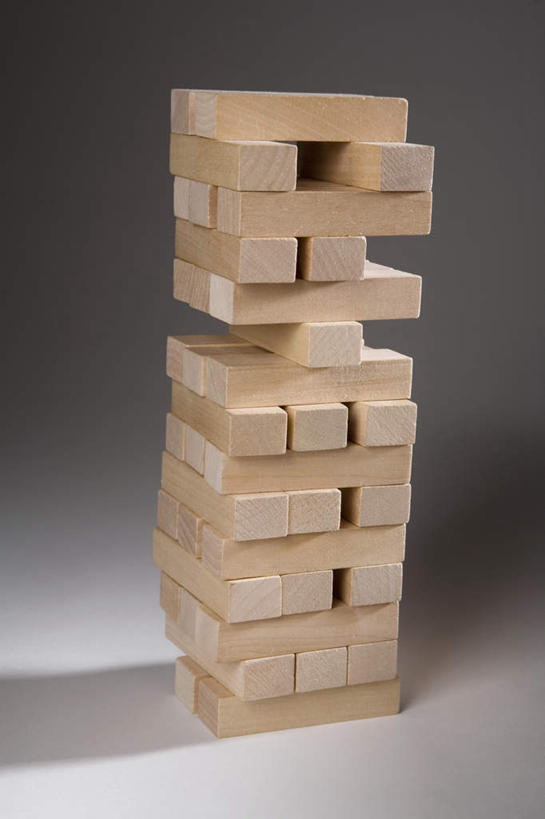 无人,竖图,室内,特写,白天,正面,游戏,智慧,静物,玩具,一堆,许多,阴影,堆叠,堆积,灰色背景,朦胧,模糊,反射,影子,玩,娱乐,休闲,积木,益智,摄影,影棚,活动,堆,思维,发泄,消遣,智力,想象,抽积木,宣泄,玩耍,嬉戏,彩图,影棚拍摄,拍摄