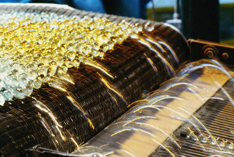 无人,搬运,横图,室内,特写,白天,正面,玻璃,阴影,飞溅,朦胧,模糊,溅,反射,传输,光纤,材料,影子,玻璃制品,运输,光导纤维,传送带,便利,传送,喷洒,载具,传输带,方便,质料,传输介质,全反射,传导工具,彩图