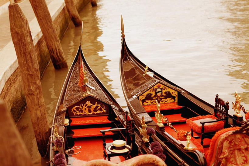 无人,横图,俯视,室外,白天,度假,河流,美景,水,城市风光,城市,船,意大利,欧洲,威尼斯,停靠,波纹,河水,景观,水流,木船,树桩,涟漪,两艘,娱乐,树,树干,倒影,水纹,交通工具,波浪,享受,休闲,木桩,景色,放松,倒映,舟,南欧,停泊,载具,贡多拉,意大利共和国,水晕,反照,公朵拉,彩图,高角度拍摄