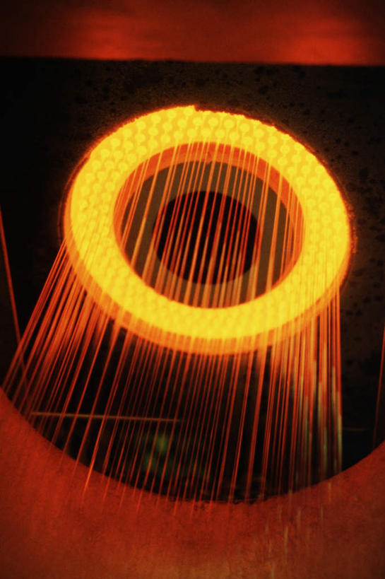 无人,工厂,竖图,室内,特写,白天,正面,玻璃,照明,阴影,朦胧,模糊,光纤,光线,圆形,影子,灯光,玻璃制品,灯,灯具,橙色,照亮,光导纤维,照明设备,光纤灯,传输介质,全反射,传导工具,彩图,工地,制造厂