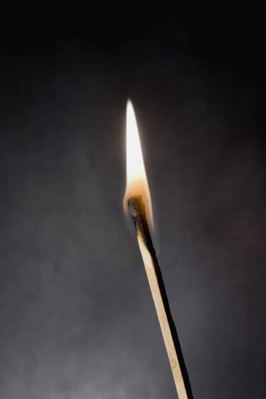 无人,竖图,室内,特写,白天,正面,热情,火,一根,灰色背景,火柴,火焰,燃烧,摄影,影棚,洋火,火柴梗,取火工具,彩图,影棚拍摄,拍摄