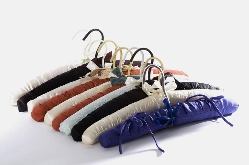 无人,横图,室内,特写,白天,白色背景,正面,静物,一排,许多,阴影,不锈钢,整齐,反射,不锈钢制品,影子,排列,夹子,绳子,摄影,影棚,绳索,队列,衣夹,彩图,影棚拍摄,拍摄