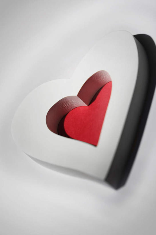 无人,竖图,俯视,室内,特写,白天,白色背景,爱情,静物,阴影,爱心,反射,影子,浪漫,红色,温暖,温馨,心形,恩爱,摄影,影棚,和睦,心型,彩图,高角度拍摄,影棚拍摄,拍摄,融洽