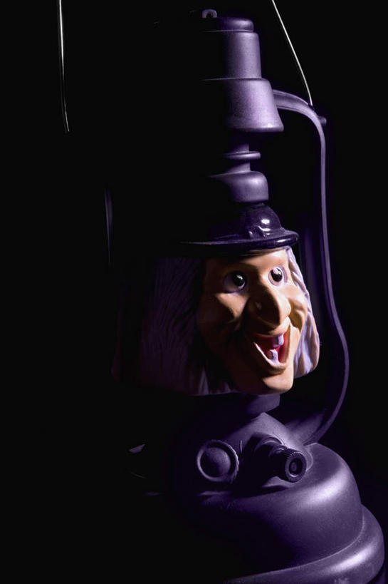 西方人,一个人,无人,竖图,室内,特写,白天,正面,静物,照明,雕塑,欧洲,欧洲人,仅一个年轻女性,仅一个女性,仅一个人,阴影,黑色背景,艺术,装饰,反射,雕刻,雕像,影子,灯光,注视,灯,一个,工艺品,灯具,观察,看,张嘴,摄影,影棚,单个,观看,纪念,照亮,美术,察看,照明设备,关注,主题,油灯,陈列,张大嘴巴,女巫,功能,美学,年轻女性,女人,女性,白种人,张开嘴,半身,彩图,影棚拍摄,拍摄