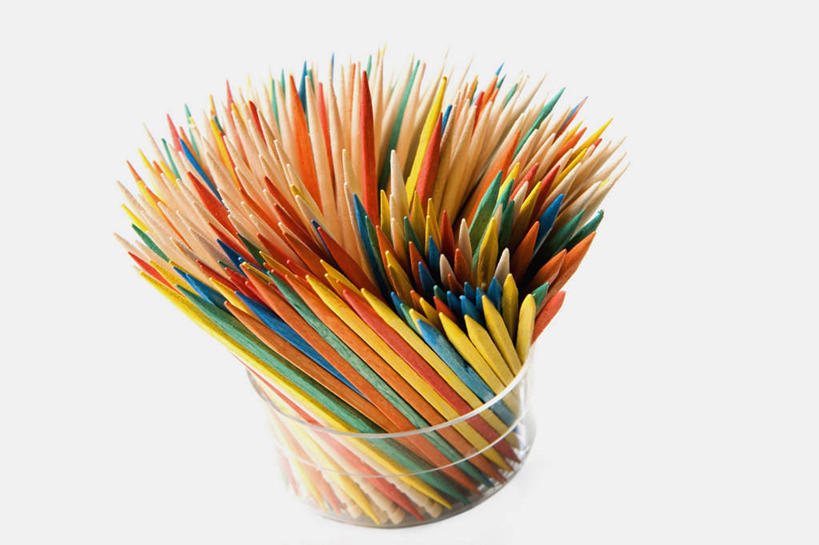 无人,横图,俯视,室内,特写,白天,白色背景,静物,一排,许多,阴影,整齐,透明,反射,笔,影子,办公用品,文具,排列,铅笔,容器,学习用品,摄影,影棚,储藏,文具用品,储存,队列,通明,彩图,高角度拍摄,影棚拍摄,拍摄,贮存,彩色铅笔